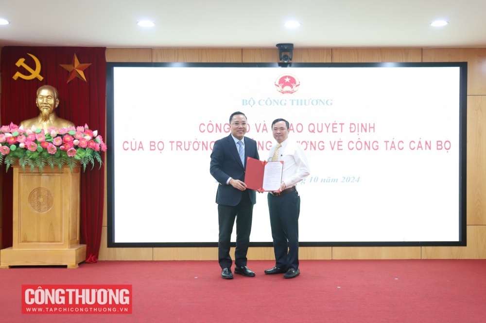 Trao quyết định bổ nhiệm ông Đặng Hải Anh giữ chức Phó Vụ trưởng Vụ Dầu khí và Than