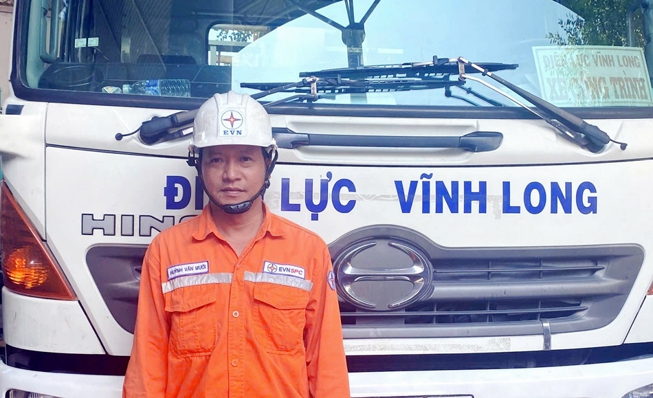 Hành động đẹp của những nhân viên điện lực Vĩnh Long