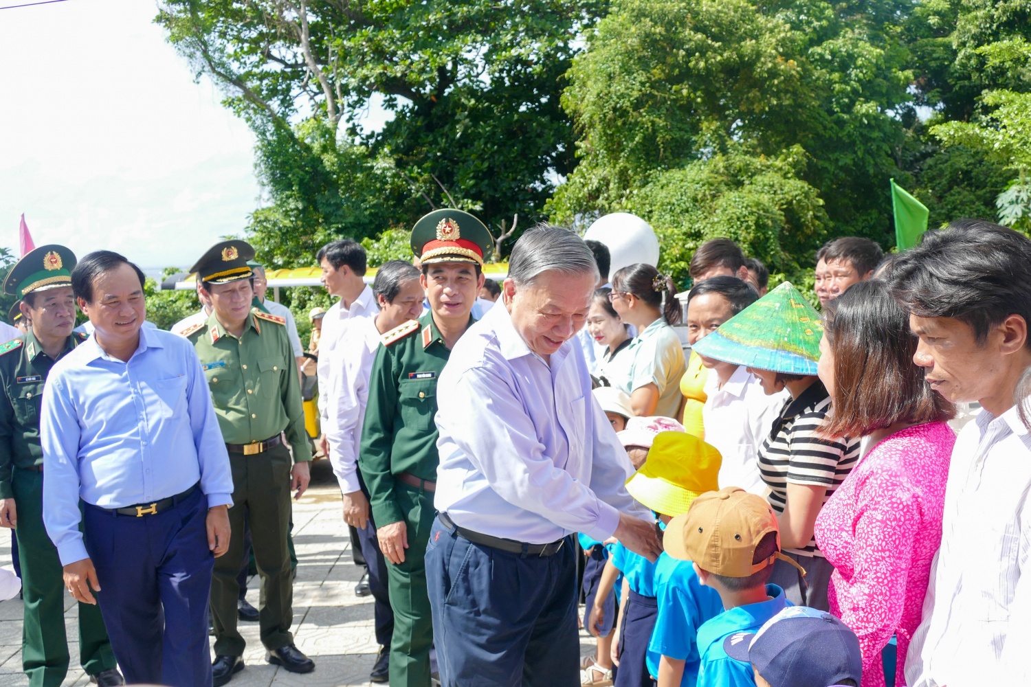 Tổng Bí thư, Chủ tịch nước Tô Lâm thăm và làm việc tại huyện đảo tiền tiêu Cồn Cỏ, tỉnh Quảng Trị