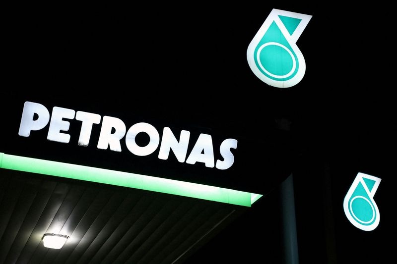 Thăm dò dầu khí của Petronas ở Biển Đông: Những thách thức về địa chính trị và năng lượng