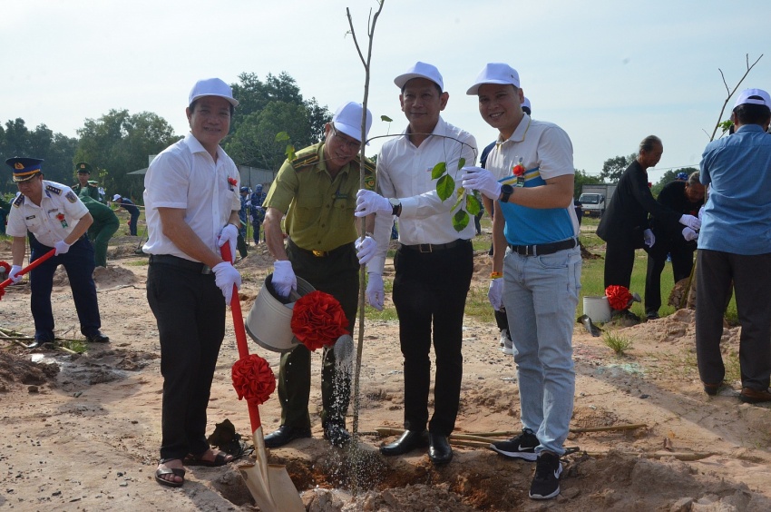 Bà Rịa-Vũng Tàu: Lễ ra quân thực hiện “Tết trồng cây 2024” tại xã đảo Long Sơn