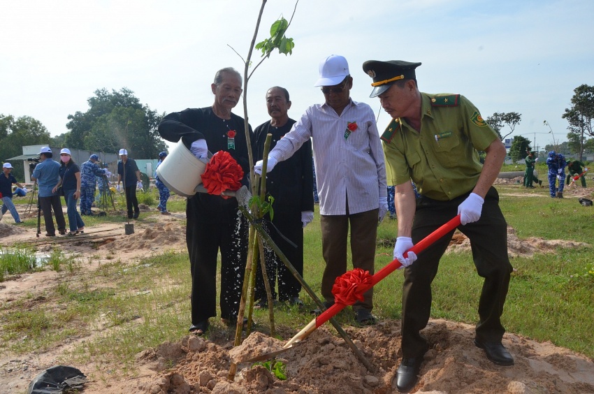 Bà Rịa-Vũng Tàu: Lễ ra quân thực hiện “Tết trồng cây 2024” tại xã đảo Long Sơn