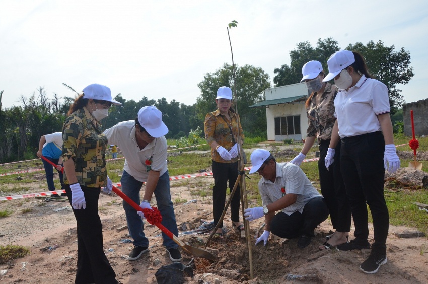 Bà Rịa-Vũng Tàu: Lễ ra quân thực hiện “Tết trồng cây 2024” tại xã đảo Long Sơn