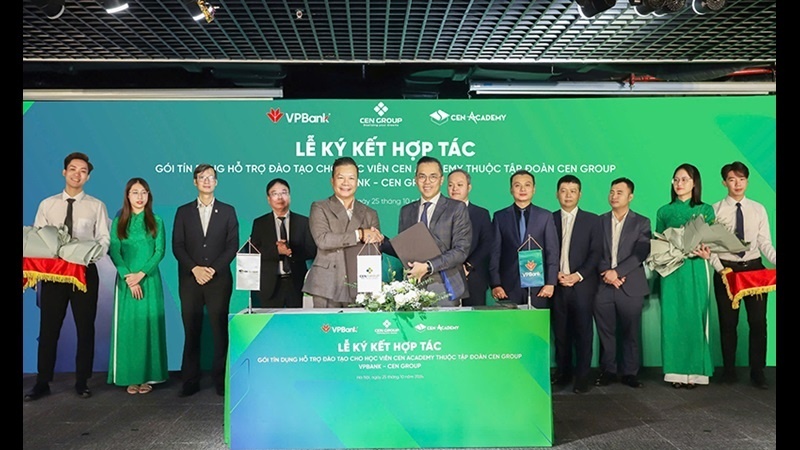 VPBank & Cen Academy (Cen Group) kí kết hợp tác hỗ trợ tín dụng đào tạo cho các học viên