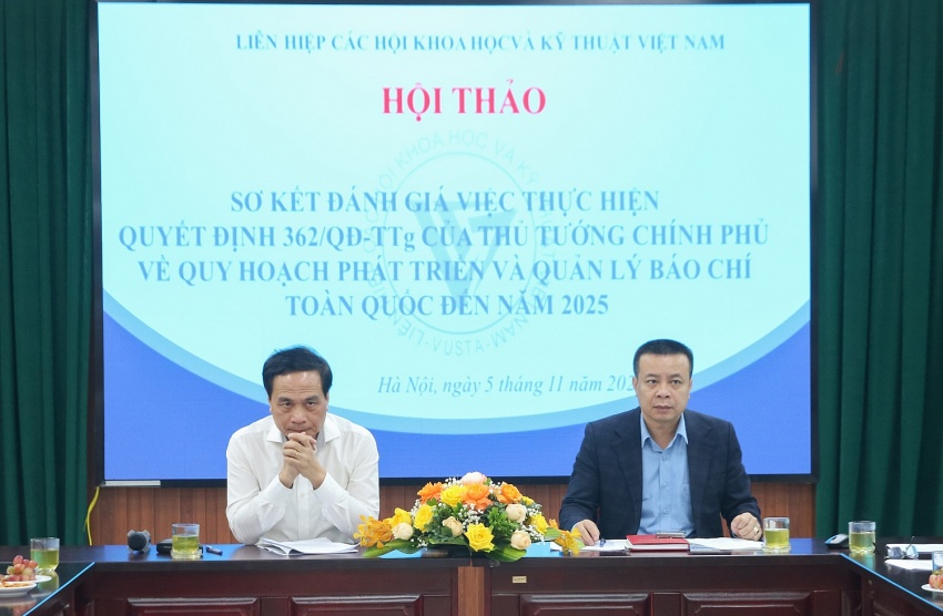 Chủ trì cuộc họp bao gồm ông Phạm Ngọc Linh - Phó Chủ tịch LHHVN và ông Lê Thanh Tùng - Trưởng ban Ban Truyền thông và Phổ biến kiến thức LHHVN