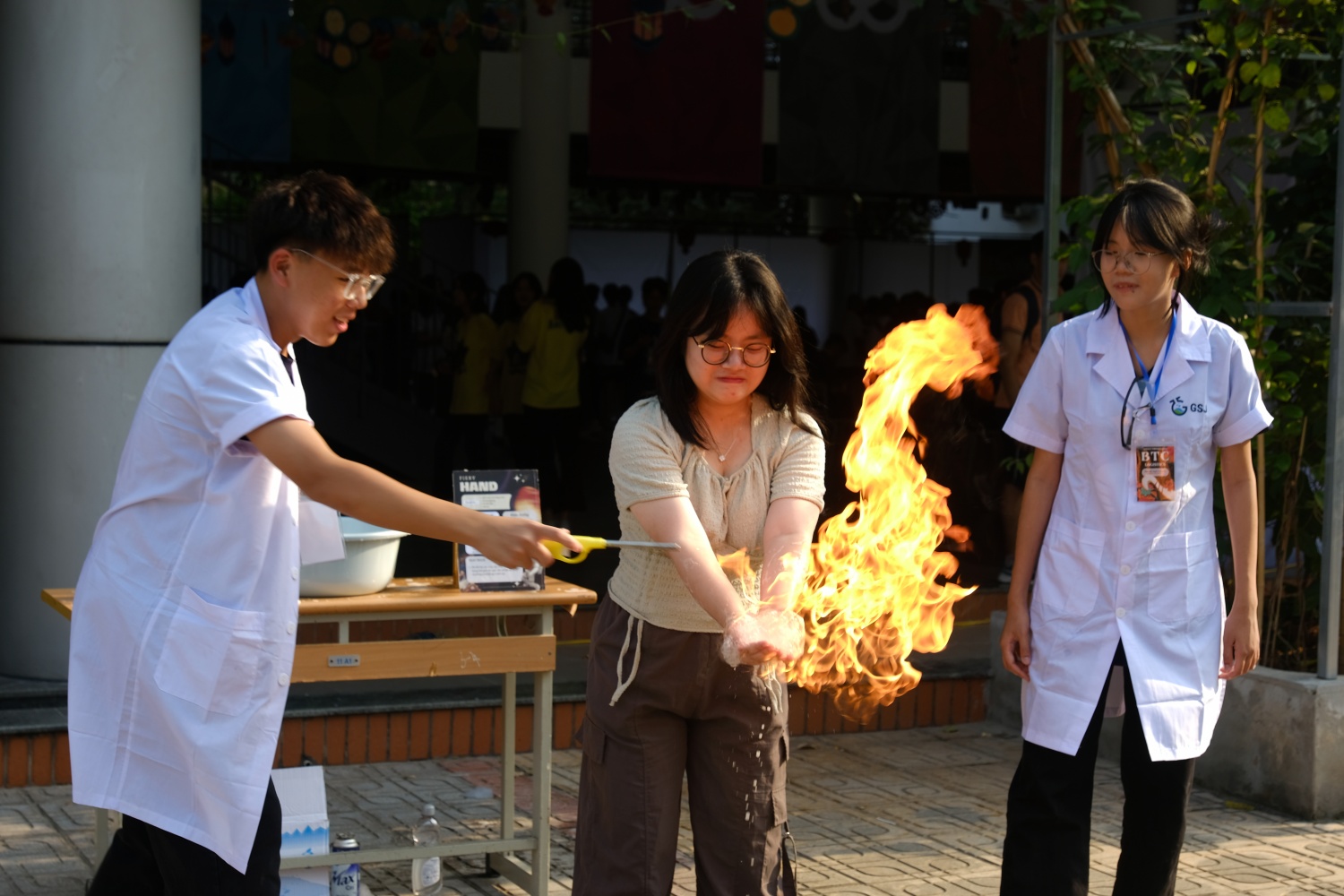 Thí nghiệm Bàn tay lửa đặc sắc