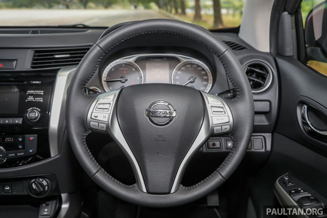 nissan navara them phien ban cao cap vl plus chot gia 29300 usd