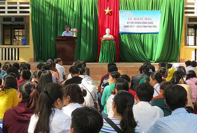 bat giam nu chuyen vien so noi vu vi nghi co y de lo de thi cong chuc