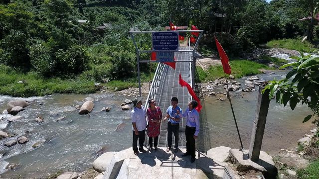 khai giang som o ngoi truong kho khan noi vung long ho thuy dien ban ve