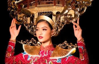 Sao Việt ngày 20/10: Kiều Loan tung National Costume đỏ rực rỡ