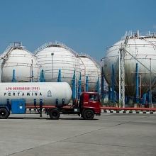 pertamina van chuyen chuyen hang lng dau tien tu lo sanga sanga