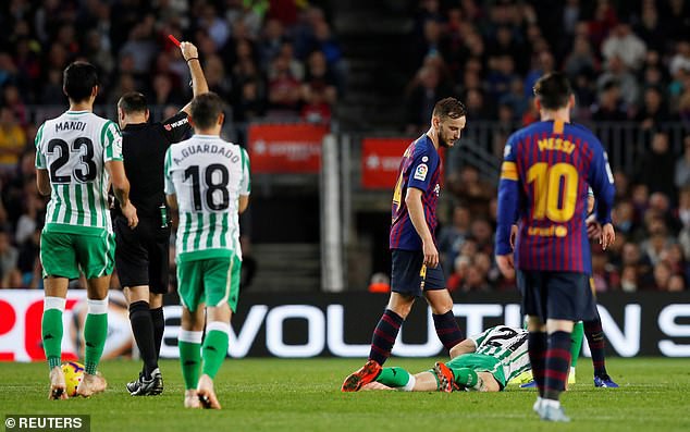 messi lap cu dup barcelona van thua soc betis