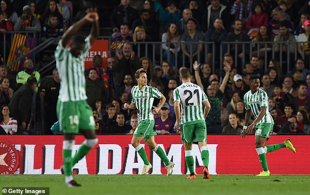 messi lap cu dup barcelona van thua soc betis