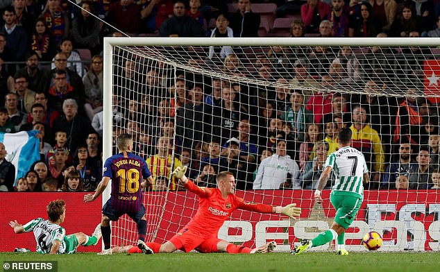 messi lap cu dup barcelona van thua soc betis