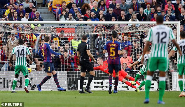 messi lap cu dup barcelona van thua soc betis