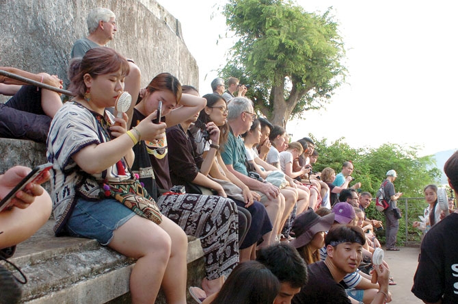 luy tram huong thanh pho phat vang