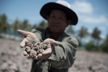 Hãy tự cứu mình thay vì trông chờ vào Trung Quốc