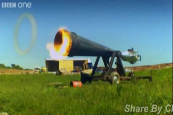 [VIDEO] Uy lực 'khủng' của pháo sóng âm tự chế