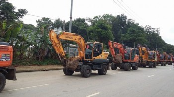 [VIDEO] Đón dâu bằng đoàn máy xúc ở Sơn La