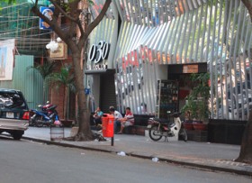 Nữ quái 17 tuổi mang súng vào Bar 030 để “thị uy”