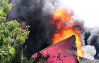 Đà Nẵng: Cháy lớn tại kho chứa sơn