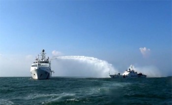 [Chùm ảnh] Cảnh sát biển Việt Nam và Ấn Độ diễn tập trên biển