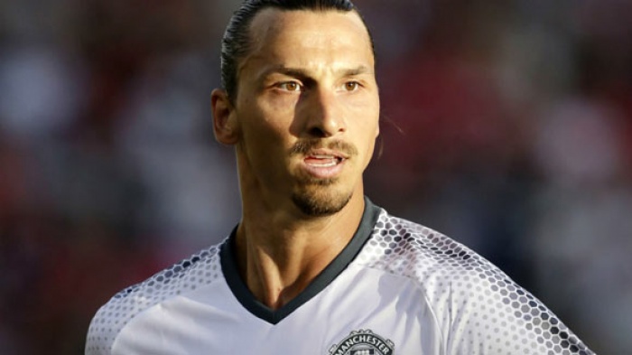 zlatan ibrahimovic bo khach san 5 sao cua mu vi khong co be boi