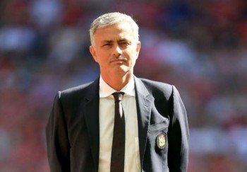 Mourinho được xin lỗi sau khi bị dọa cho đi tù