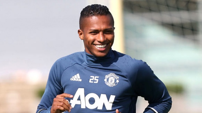 herrera hien tai antonio valencia la hau ve phai hay nhat the gioi