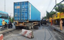 xe container tong xe tang bep dum tren quoc lo 1a