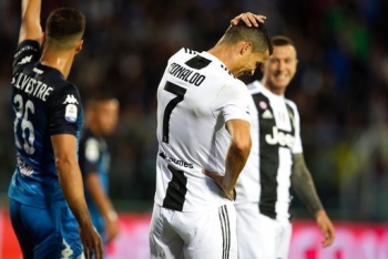 C.Ronaldo tỏa sáng rực rỡ, Juventus lội dòng giành chiến thắng