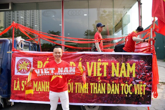 hang tram co dong vien dieu hanh truoc tran viet nam gap campuchia