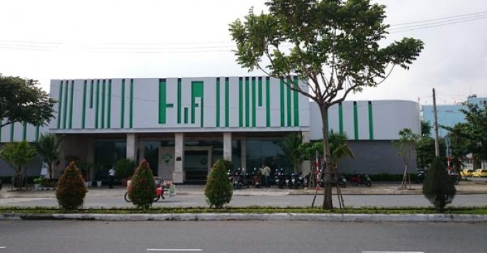 tro lao leu cua showroom ha cao su thien nhien