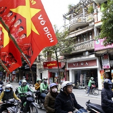 chung ket aff cup 2018 co dong vien hung huc khi the truoc gio bong lan