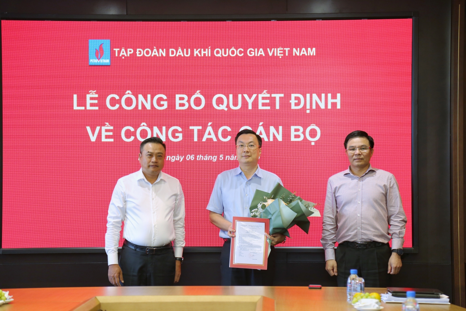 bo nhiem lanh dao cac ban thuoc co quan tap doan dau khi viet nam