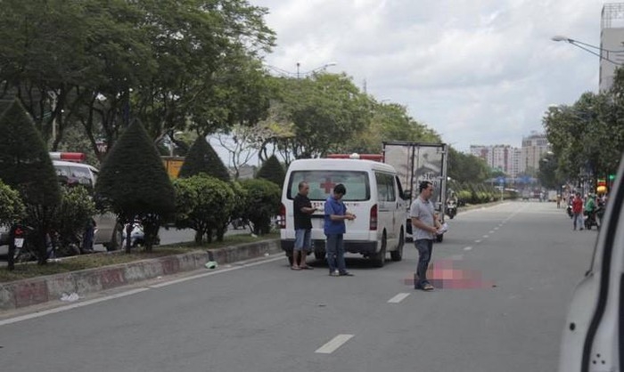 hai xe om cong nghe dam nhau mot nu hanh khach tu vong