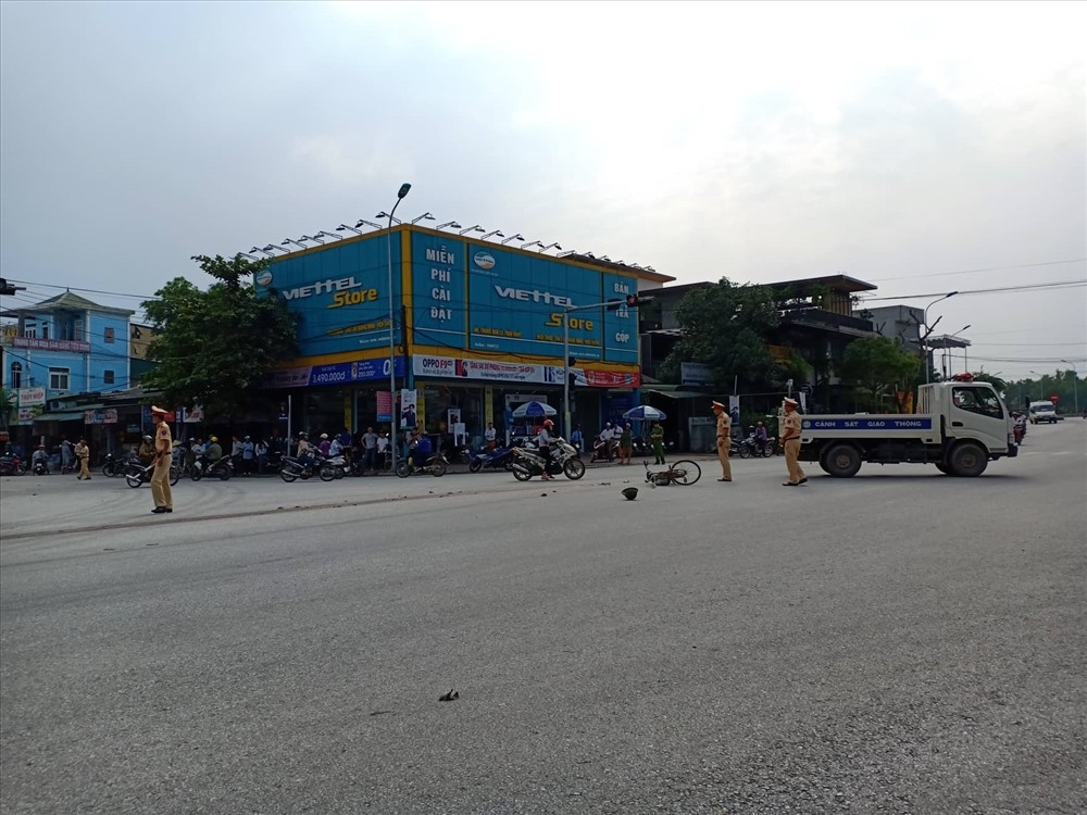 cu ong 71 tuoi bi xe container can tu vong tai ha tinh