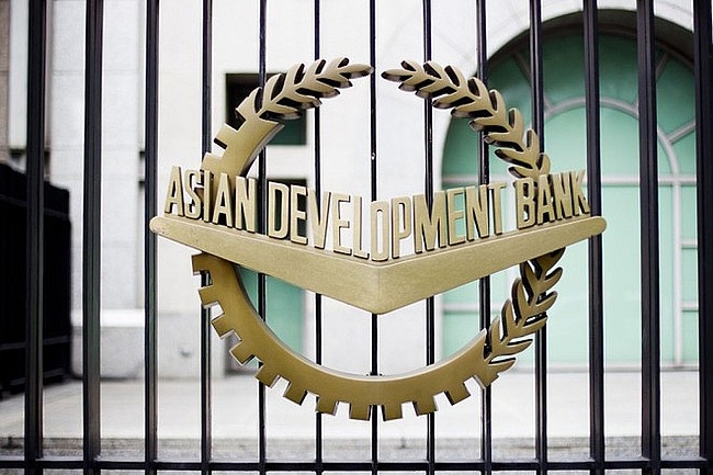 adb-thu-hep-khoang-cach-so-tang-truong-cong-bang-1