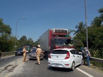 3 ôtô đâm liên hoàn trên Quốc lộ 1