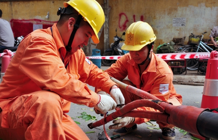 Nắng nóng cao điểm, tiêu thụ điện tăng đột biến