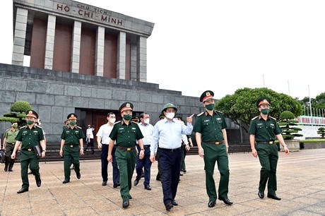 Thủ tướng Phạm Minh Chính làm việc với lãnh đạo Ban Quản lý Lăng Chủ tịch Hồ Chí Minh