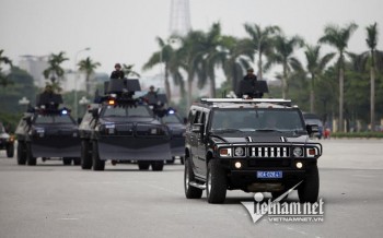 Dàn xe đặc chủng chống đạn của Cảnh sát cơ động Hà Nội