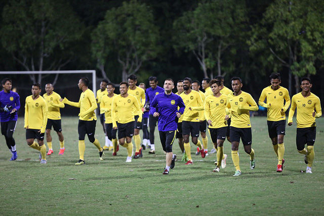 doi tuyen malaysia khong mac ao khoac lam quen voi cai lanh tai ha noi