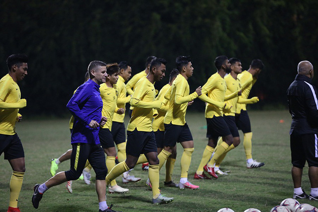 doi tuyen malaysia khong mac ao khoac lam quen voi cai lanh tai ha noi