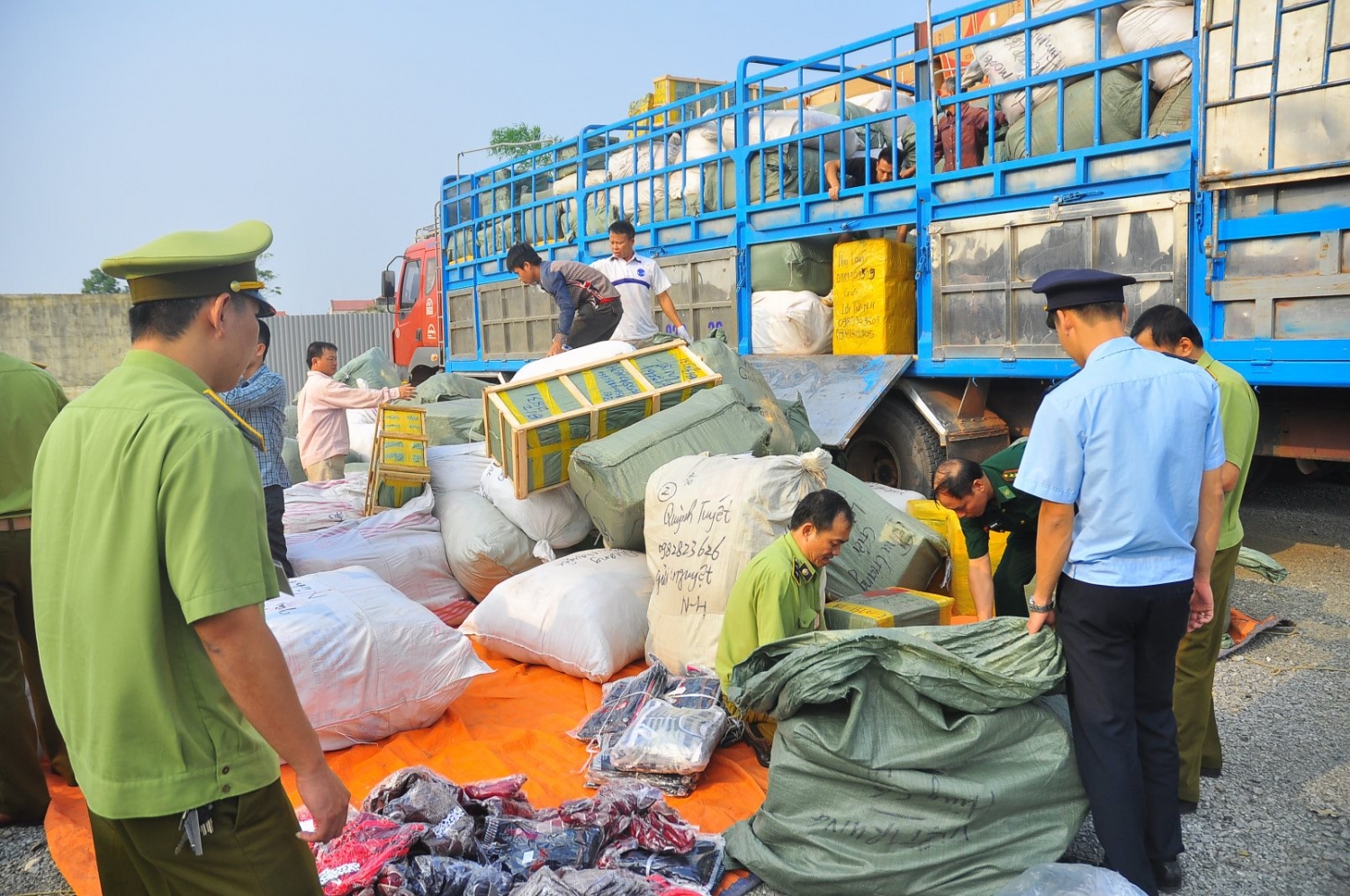 Cao điểm chống buôn lậu, hàng giả dịp Tết Nguyên đán Nhâm Dần 2022