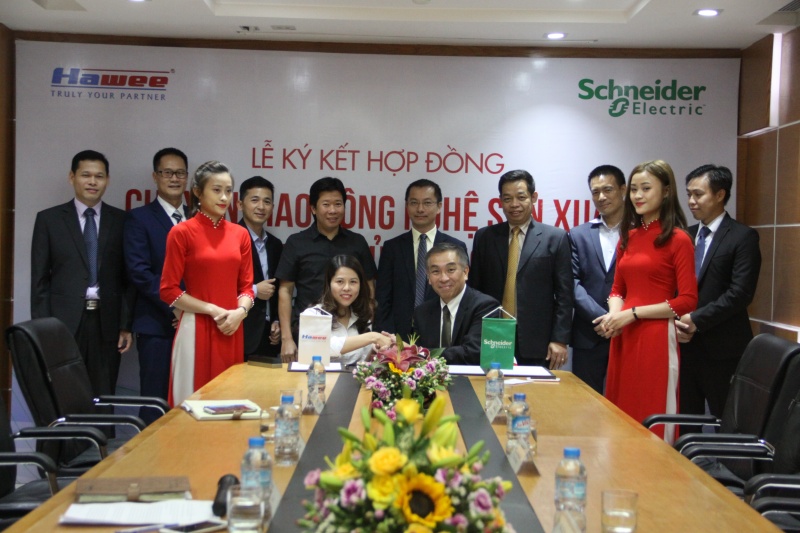 schneider electric va hawee ky thoa thuan hop tac chuyen giao cong nghe