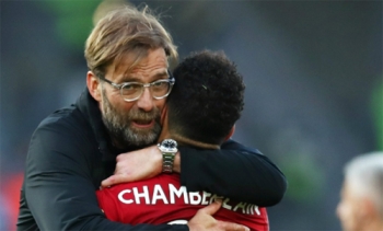 HLV Klopp hé lộ lý do chọn Liverpool thay vì Man Utd