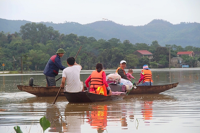 xa o ha tinh bi nuoc lu co lap bon ngay