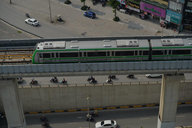 tau tren cao cat linh ha dong van toc 35 kmh ve dat hon buyt nhanh