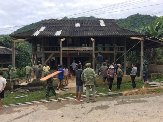 nhung hinh anh dau tien ve mua lu kinh hoang tai muong lat